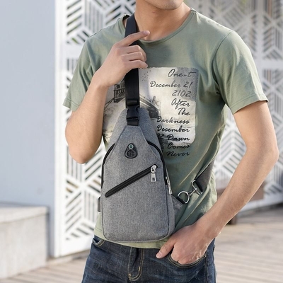 Tas Selempang Selempang Serbaguna Dengan Port Pengisian Usb Kain Oxford Tahan Air
