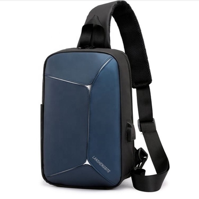 PU Mens Sling Crossbody Bag Waterproof Sling Pack Dengan Kabel USB BSCI
